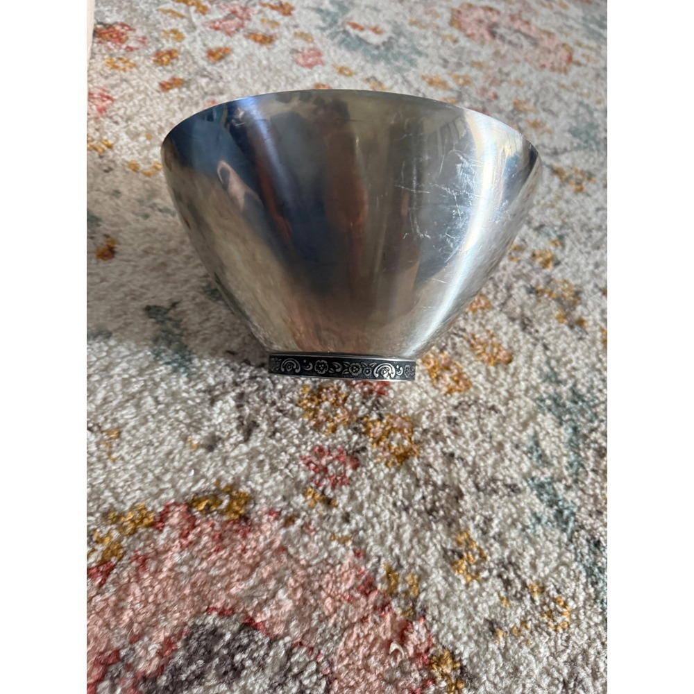 Oneida Custom 18/8 Stainless Steel Footed Bowl Floral Embossed Base Silver 9.25"